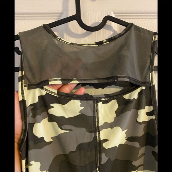 SOLD // Lululemon Sculpt Tank - Picture 5 of 6